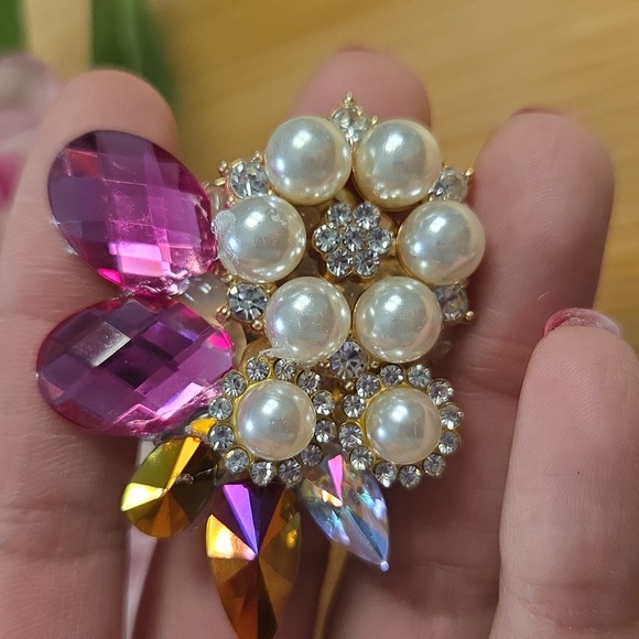 Handcrafted Elegant Brooch Set of 3 - Picture 3 of 4